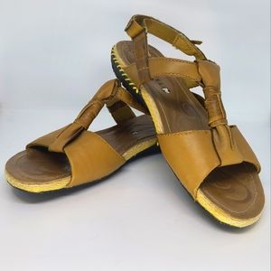 VINTAGE LOOK Merrell Leather Retro Looking Sandals with Bow Sz. 7